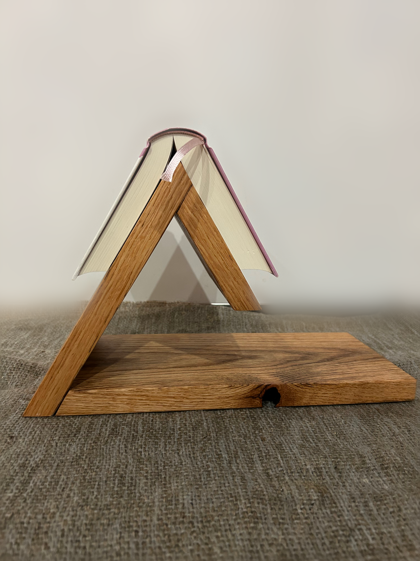 Handgefertigter Buchhalter aus Eiche-Vollholz